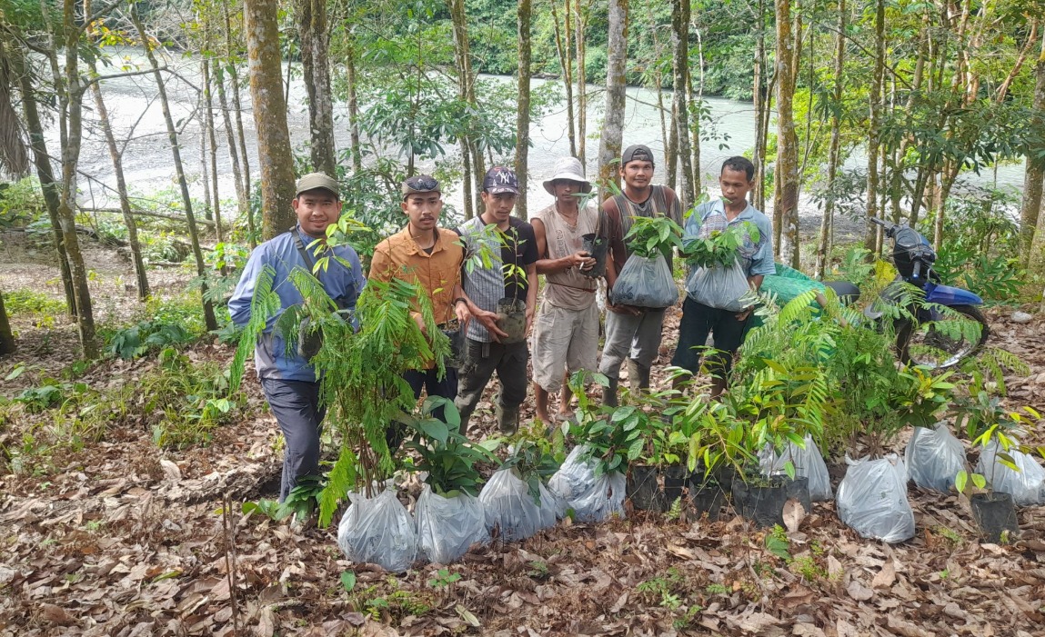 community tree-planting team